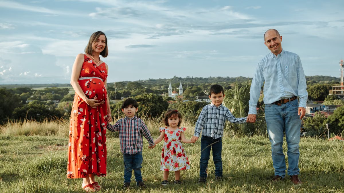 A joyful family with pregnant mother and children enjoying a sunny day in La Dorada, Colombia.